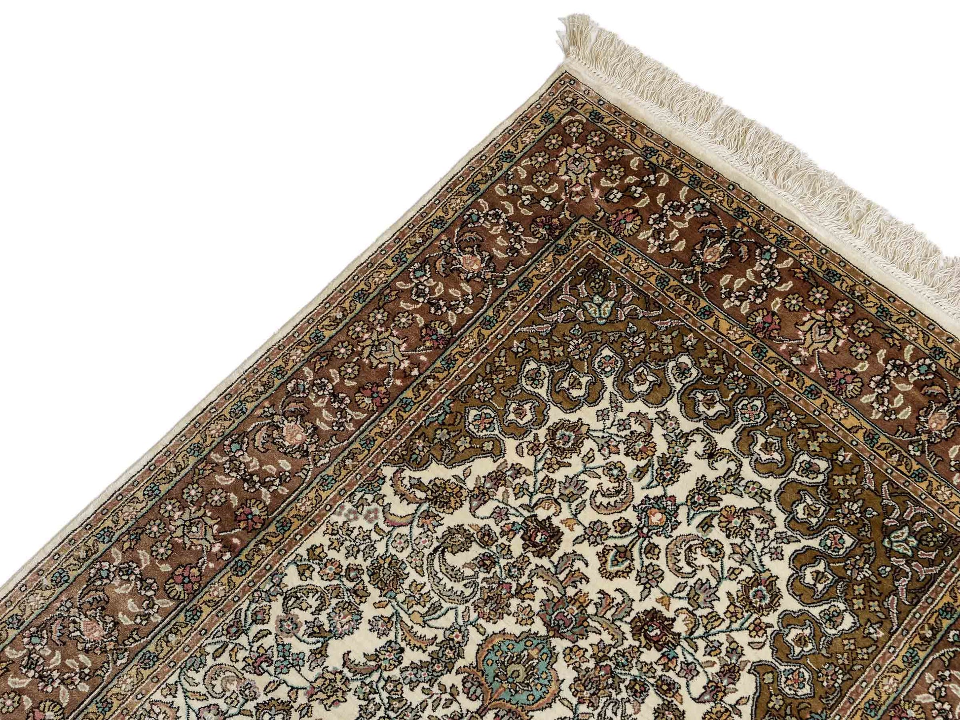 Sehr feiner, handgeknüpfter, chinesischer Ghom Orientteppich Läufer aus gesponnener Seide mit Medaillon-Design von Khademi, creme, braun. 303x80 cm. Verkauf durch Jupiter Intl.