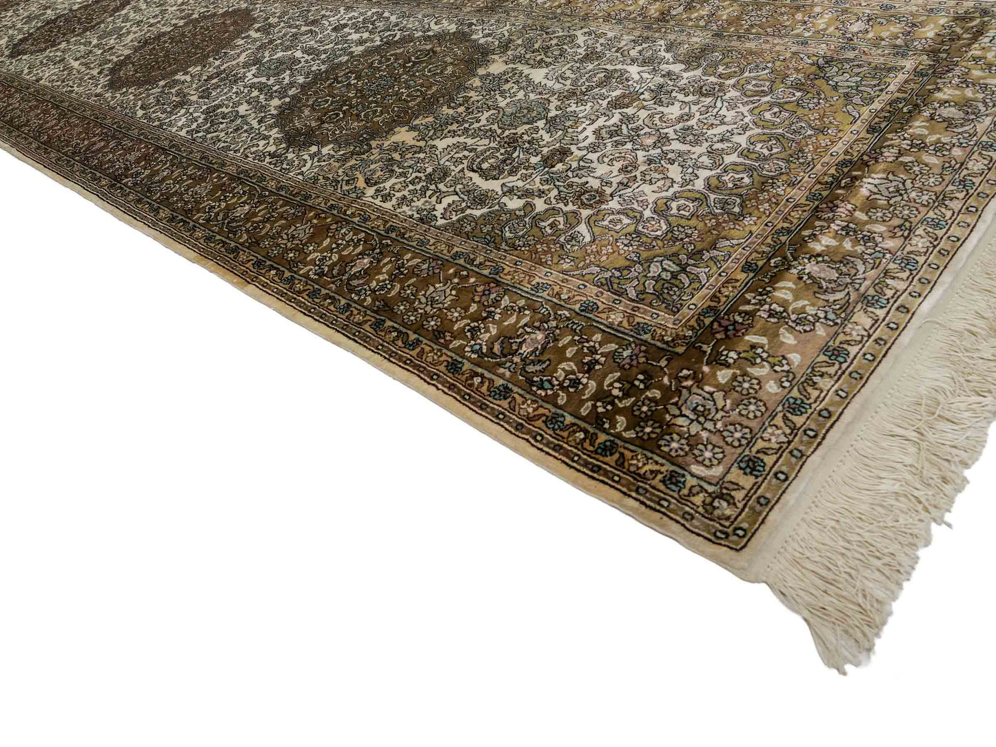 Sehr feiner, handgeknüpfter, chinesischer Ghom Orientteppich Läufer aus gesponnener Seide mit Medaillon-Design von Khademi, creme, braun. 303x80 cm. Verkauf durch Jupiter Intl.