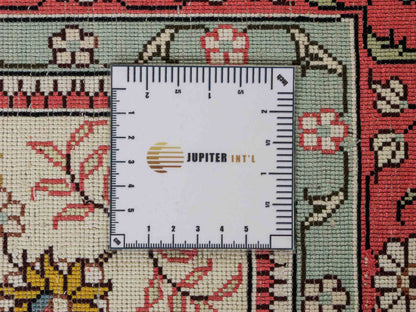 Feiner, handgeknüpfter, chinesischer Ghom Orientteppich aus gesponnener Seide mit Medaillon-Design von Khademi, creme, weiß, rosa. 359x273 cm. Verkauf durch Jupiter Intl.