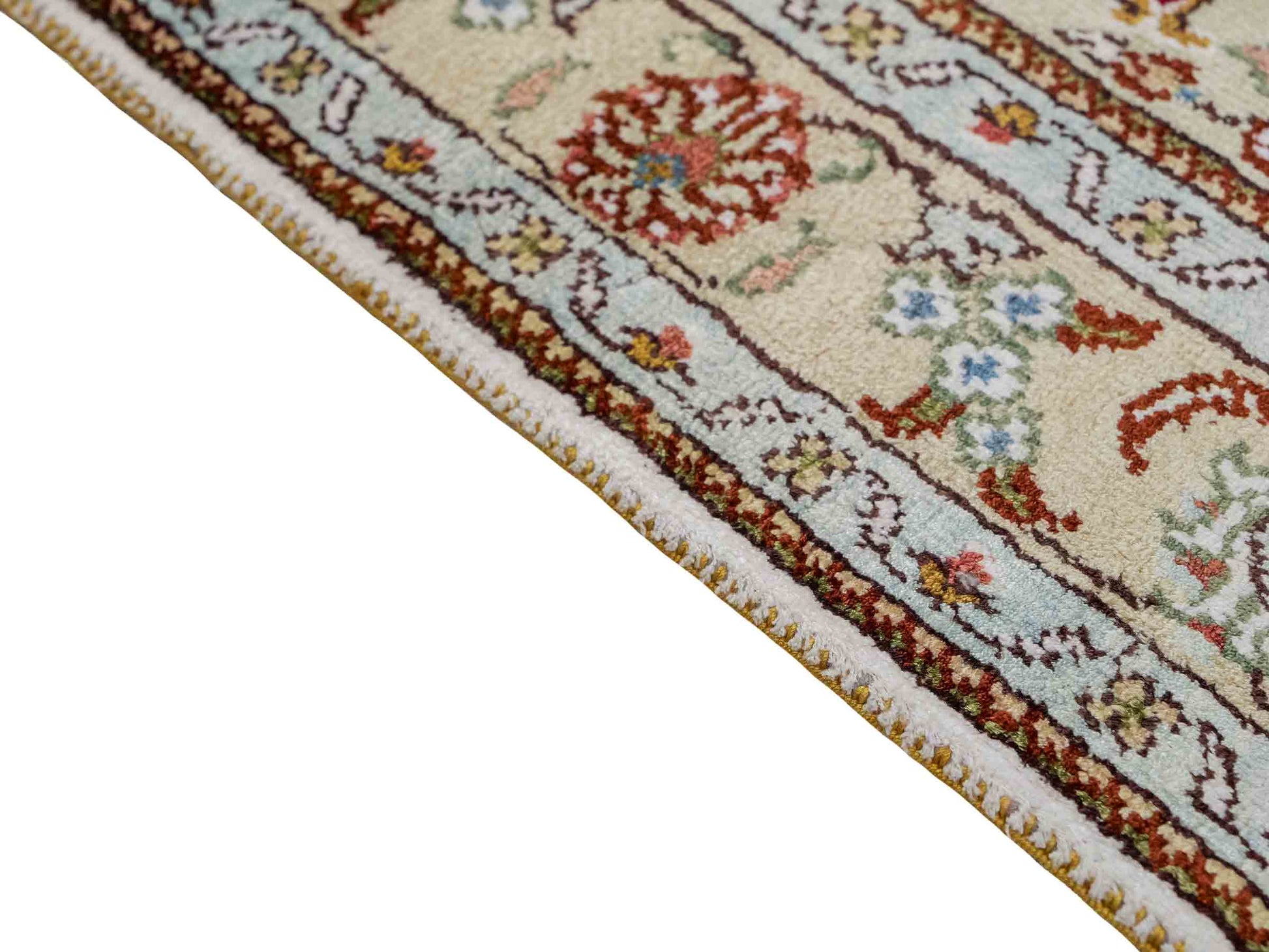 Feiner, handgeknüpfter, chinesischer Orientteppich mit Ghom Design aus Kunstseide, rot, creme, weiß. 120x77 cm. Verkauf durch Jupiter Intl.