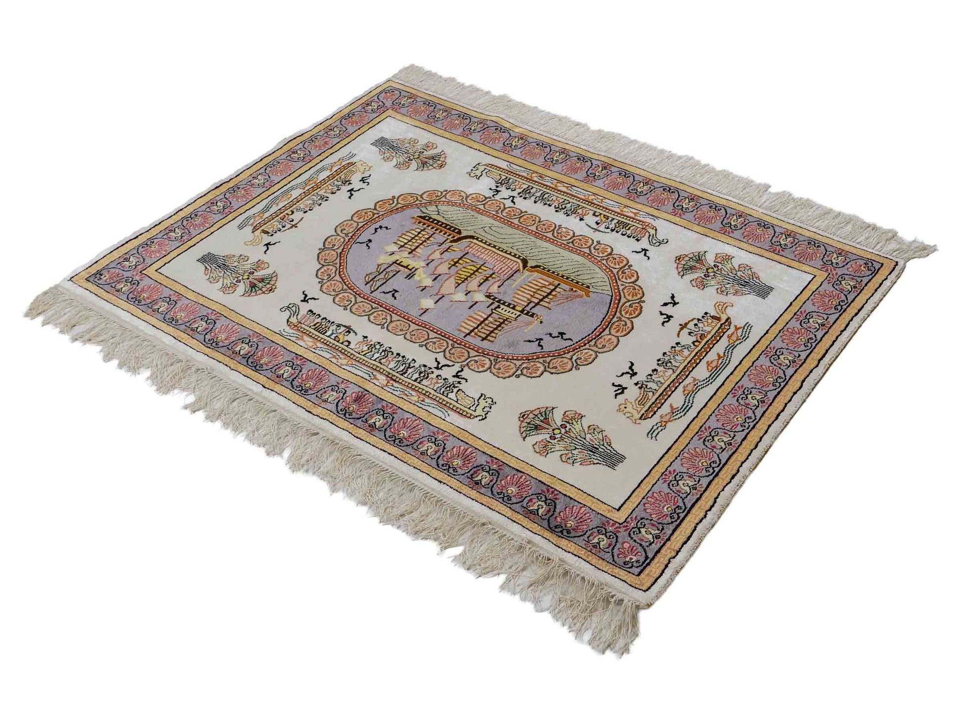 Feiner, handgeknüpfter, chinesischer Orientteppich mit Ghom Design aus Kunstseide, weiß, blau, gold. 121x95 cm. Verkauf durch Jupiter Intl.