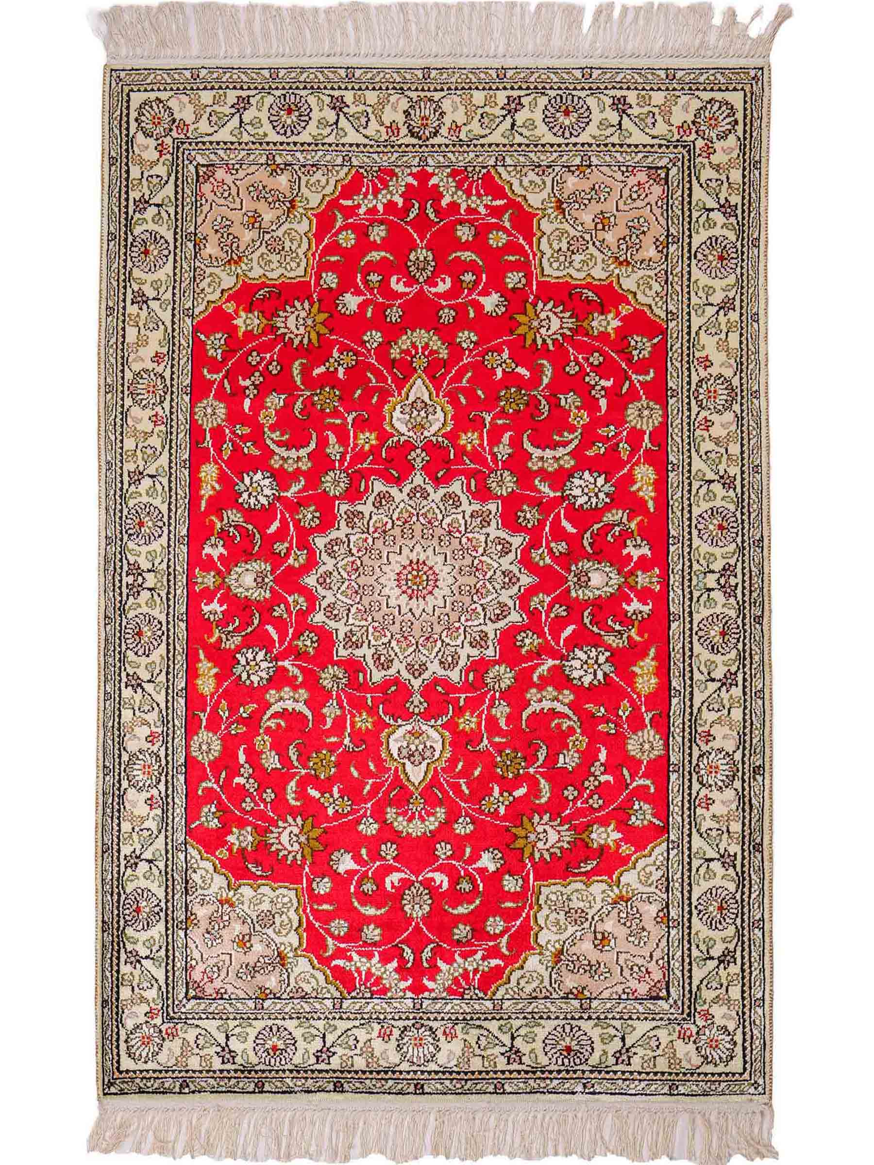 Feiner, handgeknüpfter, chinesischer Ghom Orientteppich aus Kunstseide, rot, creme. 122x78 cm. Verkauf durch Jupiter Intl.