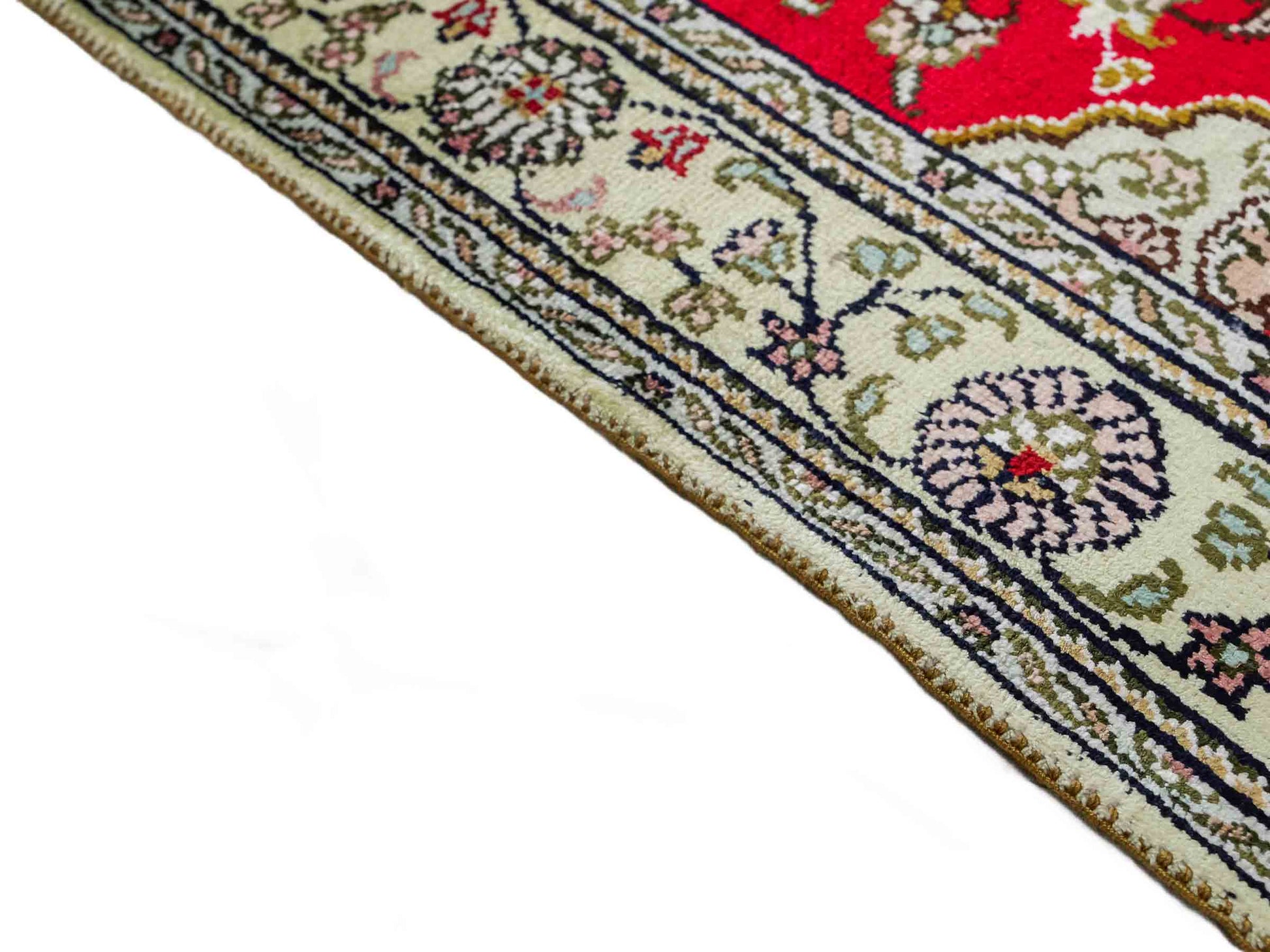 Feiner, handgeknüpfter, chinesischer Ghom Orientteppich aus Kunstseide, rot, creme. 122x78 cm. Verkauf durch Jupiter Intl.