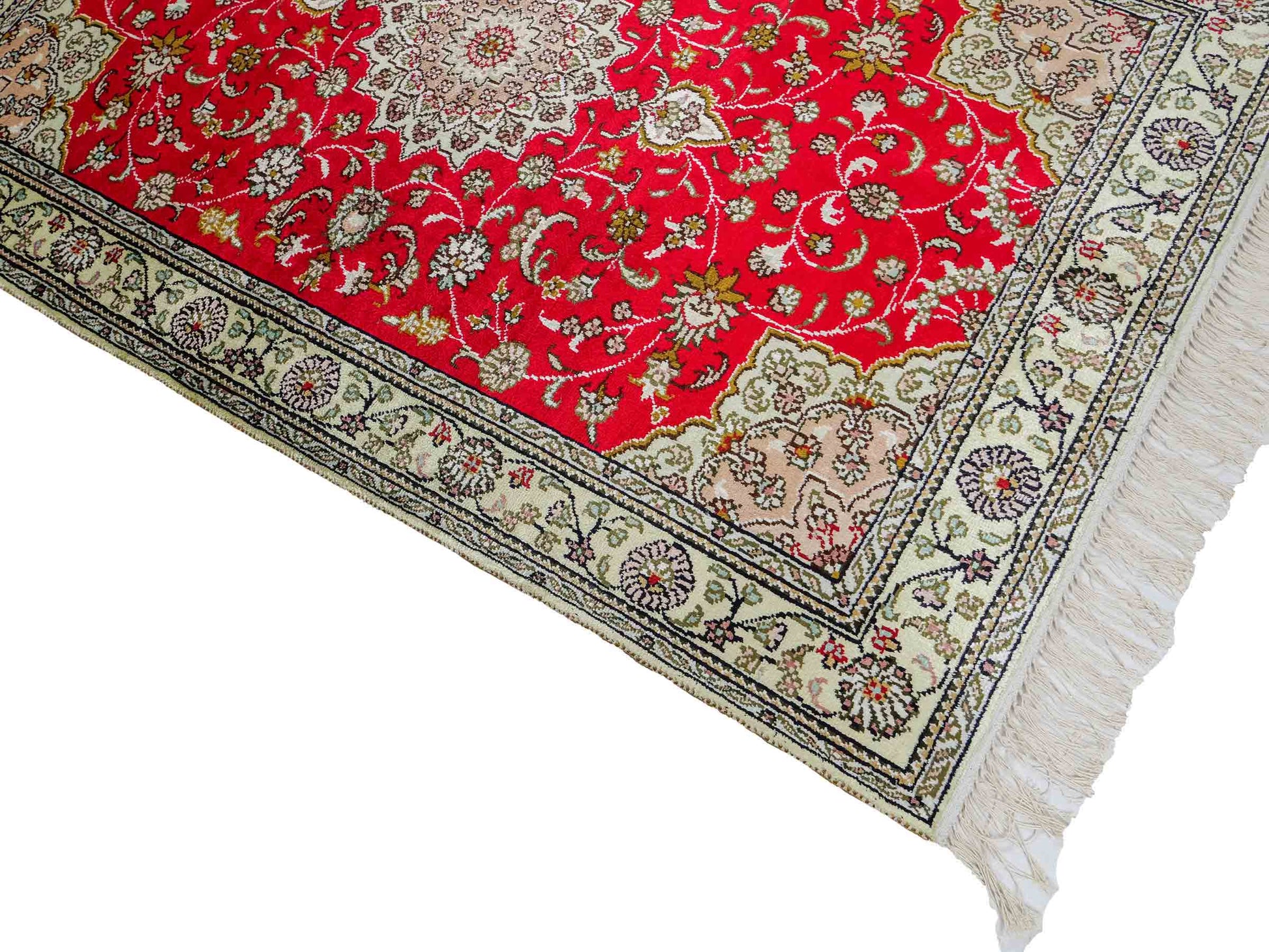 Feiner, handgeknüpfter, chinesischer Ghom Orientteppich aus Kunstseide, rot, creme. 122x78 cm. Verkauf durch Jupiter Intl.
