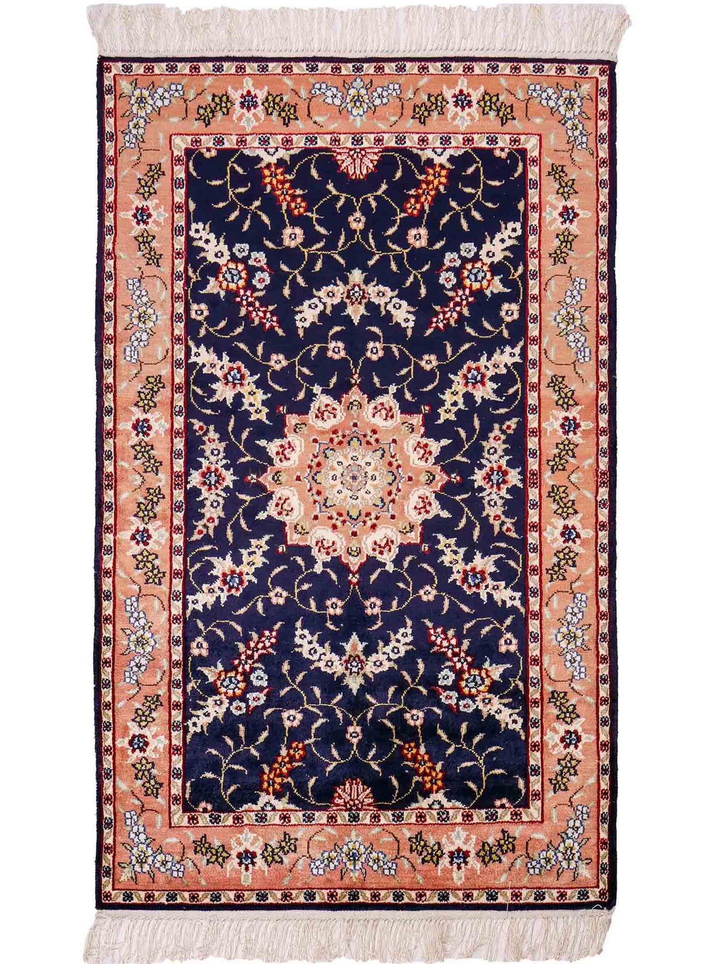 Feiner, handgeknüpfter, chinesischer Orientteppich mit Ghom Design aus Kunstseide, blau, lachs. 123x77 cm. Verkauf durch Jupiter Intl.