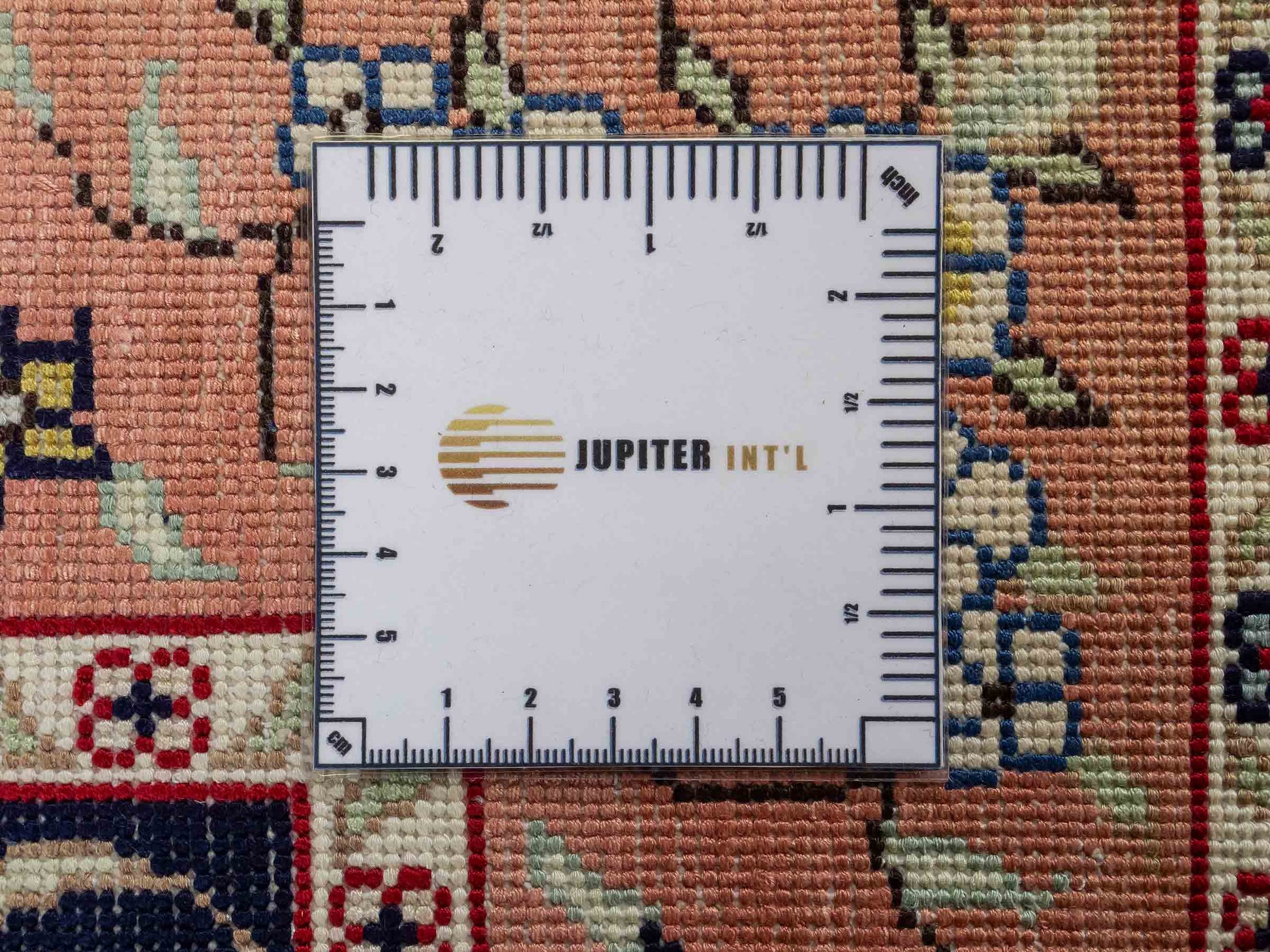 Feiner, handgeknüpfter, chinesischer Orientteppich mit Ghom Design aus Kunstseide, blau, lachs. 123x77 cm. Verkauf durch Jupiter Intl.