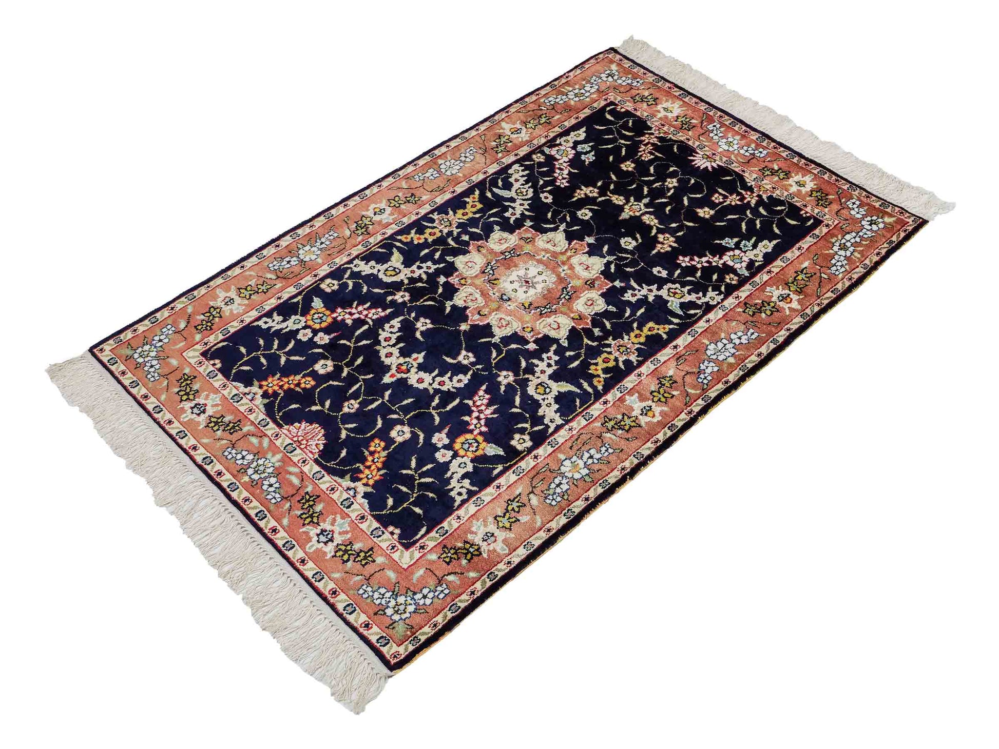 Feiner, handgeknüpfter, chinesischer Orientteppich mit Ghom Design aus Kunstseide, blau, lachs. 123x78 cm. Verkauf durch Jupiter Intl.