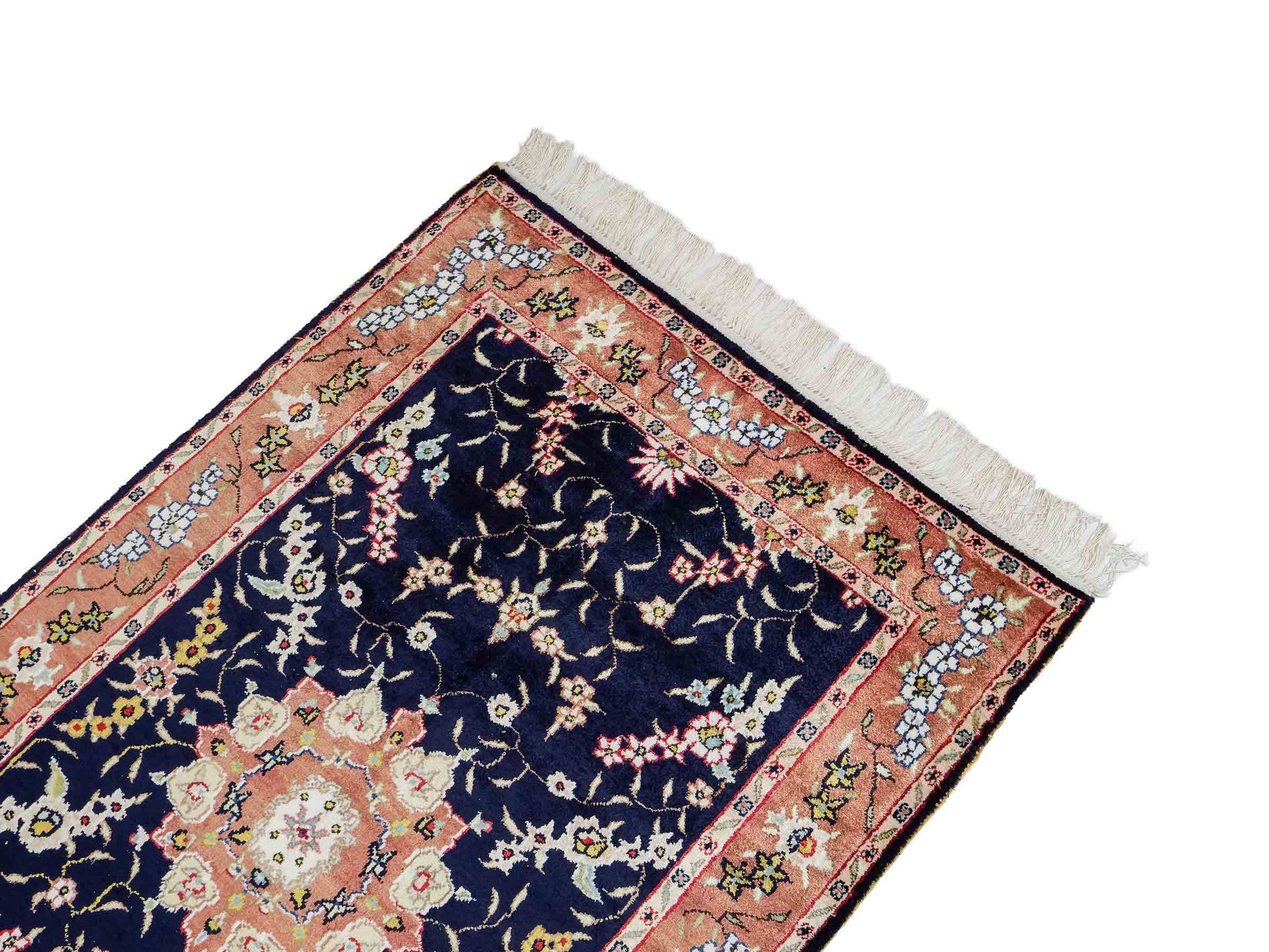 Feiner, handgeknüpfter, chinesischer Orientteppich mit Ghom Design aus Kunstseide, blau, lachs. 123x78 cm. Verkauf durch Jupiter Intl.