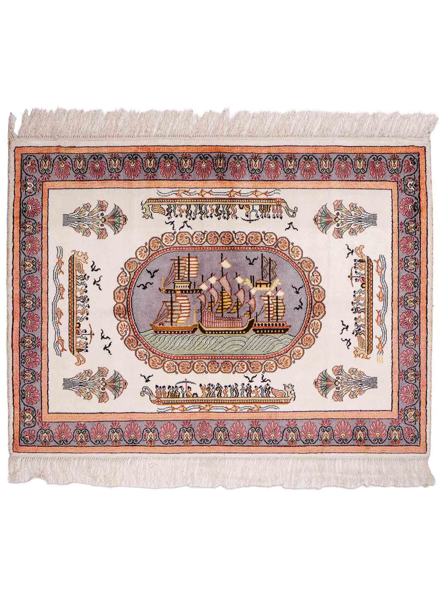 Feiner, handgeknüpfter, chinesischer Orientteppich mit Ghom Design aus Kunstseide, weiß, blau, lachs. 123x91 cm. Verkauf durch Jupiter Intl.