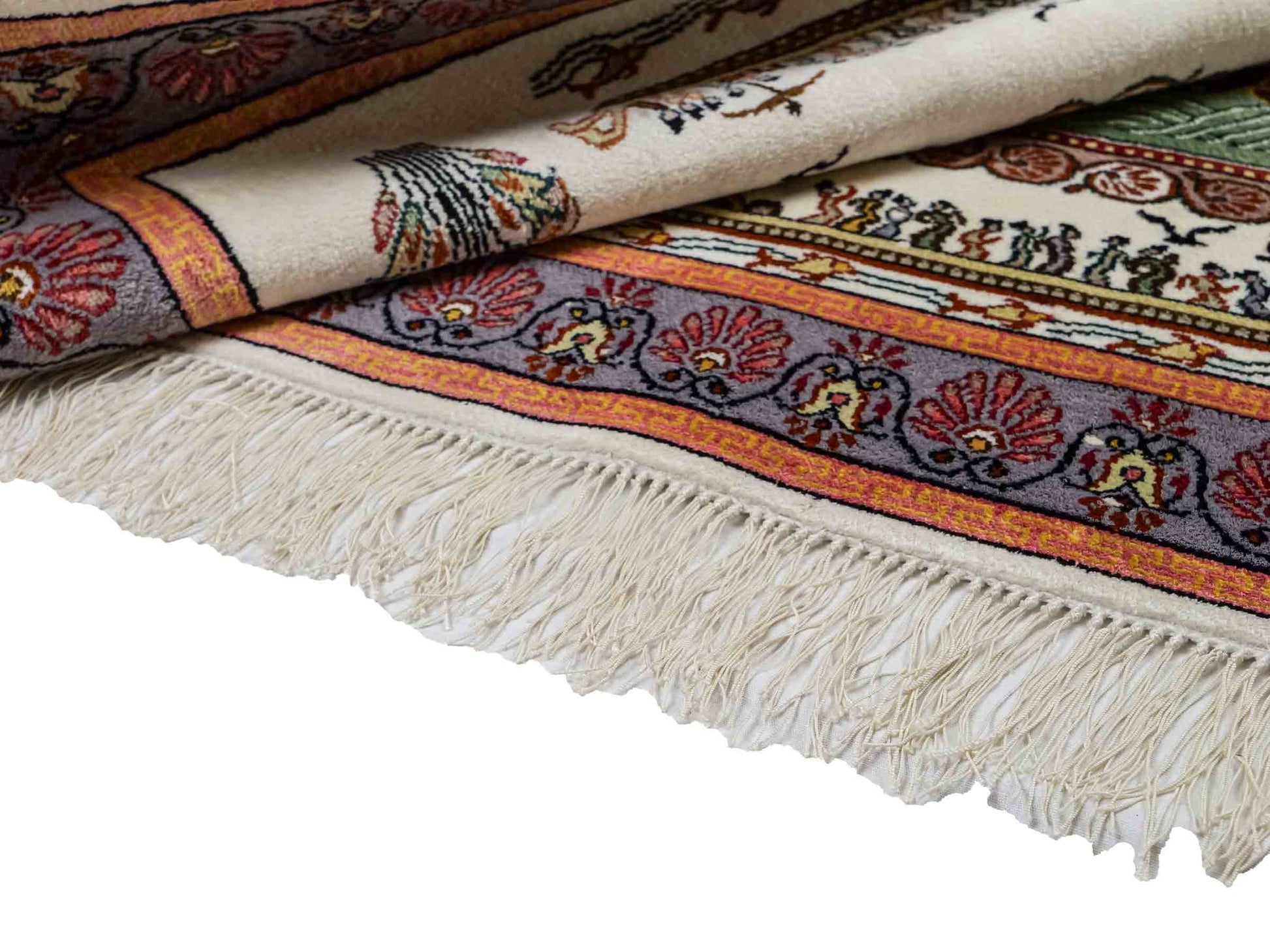 Feiner, handgeknüpfter, chinesischer Orientteppich mit Ghom Design aus Kunstseide, weiß, blau, lachs. 123x91 cm. Verkauf durch Jupiter Intl.