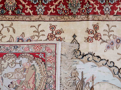 Sehr feiner, handgeknüpfter, chinesischer Orientteppich mit Ghom Design aus Kunstseide, creme, weiß, rot. 153x95 cm. Verkauf durch Jupiter Intl.