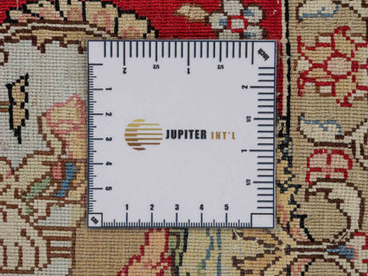 Sehr feiner, handgeknüpfter, chinesischer Orientteppich mit Ghom Design aus Kunstseide, creme, weiß, rot. 153x95 cm. Verkauf durch Jupiter Intl.