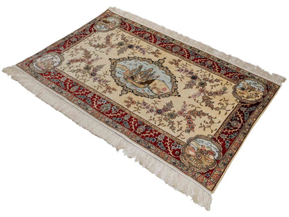 Sehr feiner, handgeknüpfter, chinesischer Orientteppich mit Ghom Design aus Kunstseide, creme, weiß, rot. 153x95 cm. Verkauf durch Jupiter Intl.