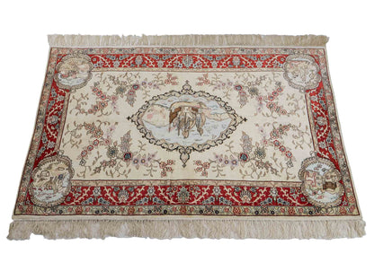 Sehr feiner, handgeknüpfter, chinesischer Orientteppich mit Ghom Design aus Kunstseide, creme, weiß, rot. 153x95 cm. Verkauf durch Jupiter Intl.