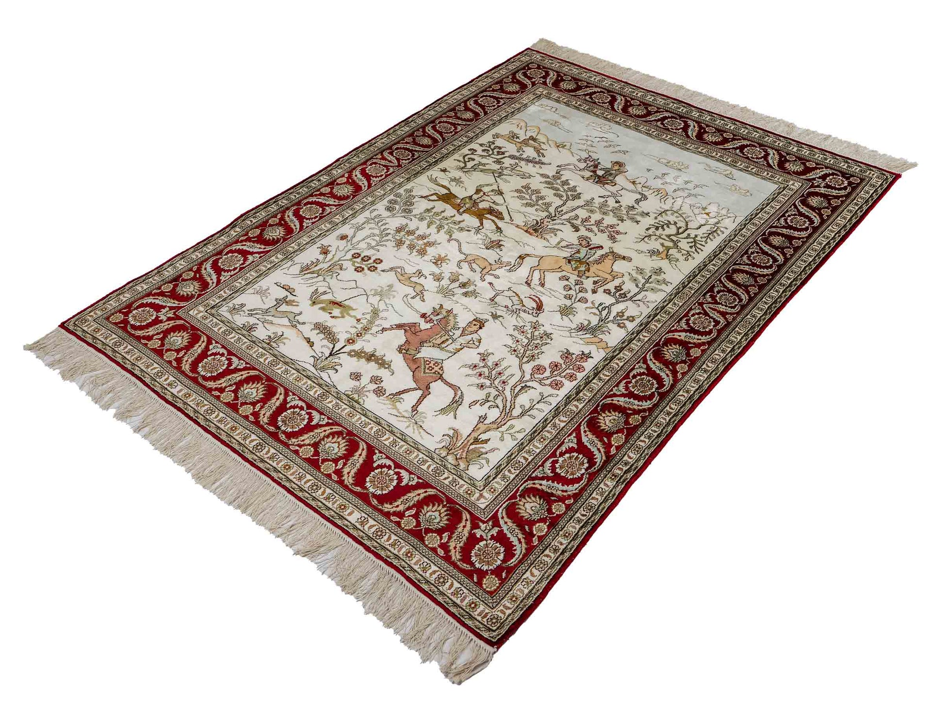 Feiner, handgeknüpfter Art Ghom aus Kunstseide. Ursprung China. Größe: 183 x 123 cm. Hauptfarben: Weiß, Creme, Rot. Vertrieb durch JUPITER Intl.