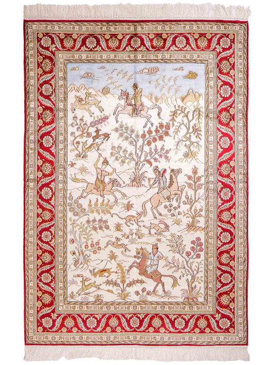Feiner, handgeknüpfter Art Ghom aus Kunstseide. Ursprung China. Größe: 176 x 124 cm. Hauptfarben: Weiß, Creme, Rot. Vertrieb durch JUPITER Intl.