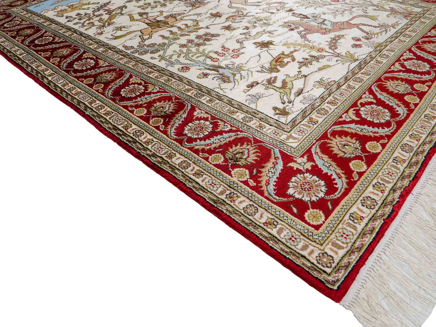 Feiner, handgeknüpfter Art Ghom aus Kunstseide. Ursprung China. Größe: 176 x 124 cm. Hauptfarben: Weiß, Creme, Rot. Vertrieb durch JUPITER Intl.