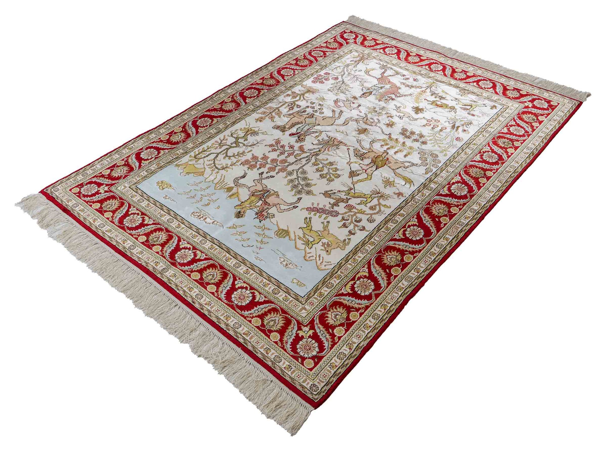 Feiner, handgeknüpfter Art Ghom aus Kunstseide. Ursprung China. Größe: 176 x 124 cm. Hauptfarben: Weiß, Creme, Rot. Vertrieb durch JUPITER Intl.