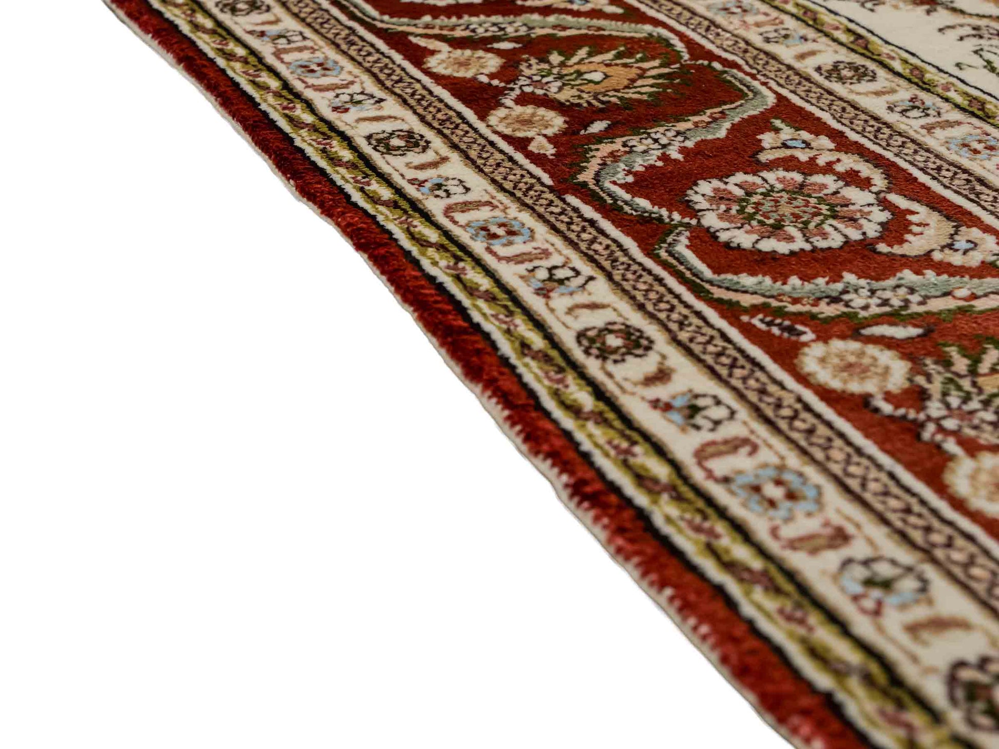 Feiner, handgeknüpfter, chinesischer Orientteppich mit Ghom Design aus Kunstseide, creme, rot, blau. 178x123 cm. Verkauf durch Jupiter Intl.