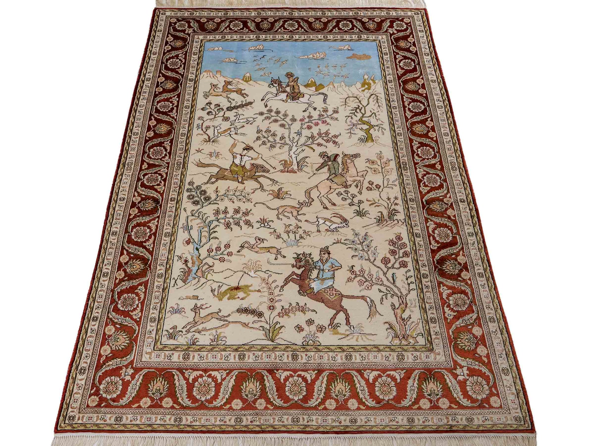 Feiner, handgeknüpfter, chinesischer Orientteppich mit Ghom Design aus Kunstseide, creme, rot, blau. 178x123 cm. Verkauf durch Jupiter Intl.