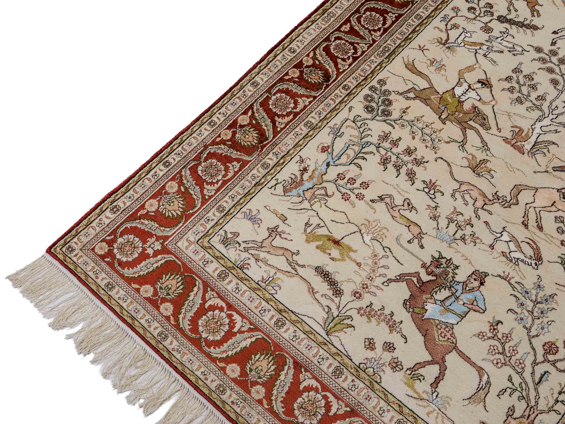 Feiner, handgeknüpfter, chinesischer Orientteppich mit Ghom Design aus Kunstseide, creme, rot, blau. 178x123 cm. Verkauf durch Jupiter Intl.