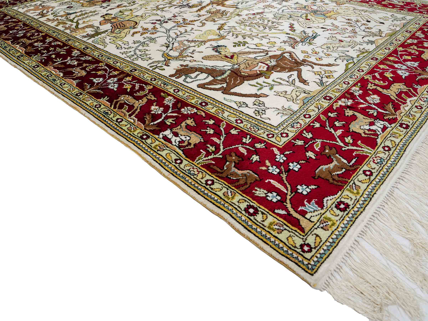 Feiner, handgeknüpfter, chinesischer Orientteppich mit Ghom Design aus Kunstseide, weiß, rot, creme. 180x123 cm. Verkauf durch Jupiter Intl.