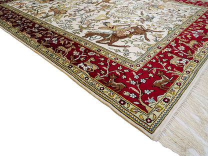 Feiner, handgeknüpfter, chinesischer Orientteppich mit Ghom Design aus Kunstseide, weiß, rot, creme. 180x123 cm. Verkauf durch Jupiter Intl.