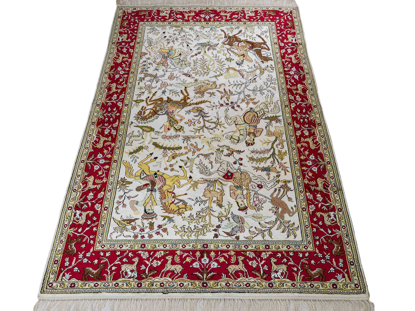 Feiner, handgeknüpfter, chinesischer Orientteppich mit Ghom Design aus Kunstseide, weiß, rot, creme. 180x123 cm. Verkauf durch Jupiter Intl.