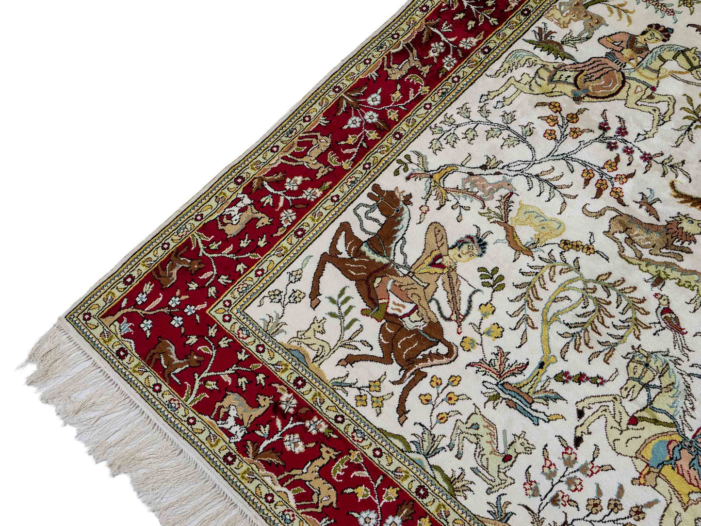 Feiner, handgeknüpfter, chinesischer Orientteppich mit Ghom Design aus Kunstseide, weiß, rot, creme. 180x123 cm. Verkauf durch Jupiter Intl.