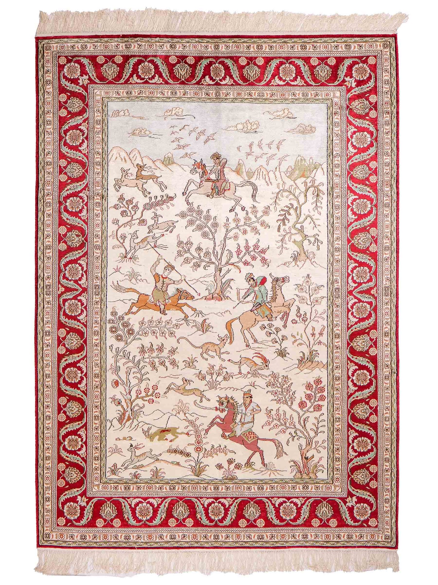 Feiner, handgeknüpfter Art Ghom aus Kunstseide. Ursprung China. Größe: 180 x 124 cm. Hauptfarben: Weiß, Creme, Rot. Vertrieb durch JUPITER Intl.
