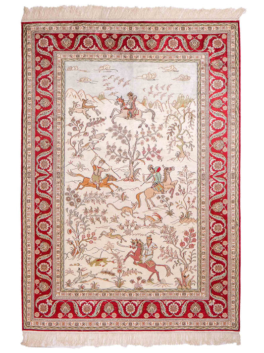 Feiner, handgeknüpfter Art Ghom aus Kunstseide. Ursprung China. Größe: 180 x 124 cm. Hauptfarben: Weiß, Creme, Rot. Vertrieb durch JUPITER Intl.