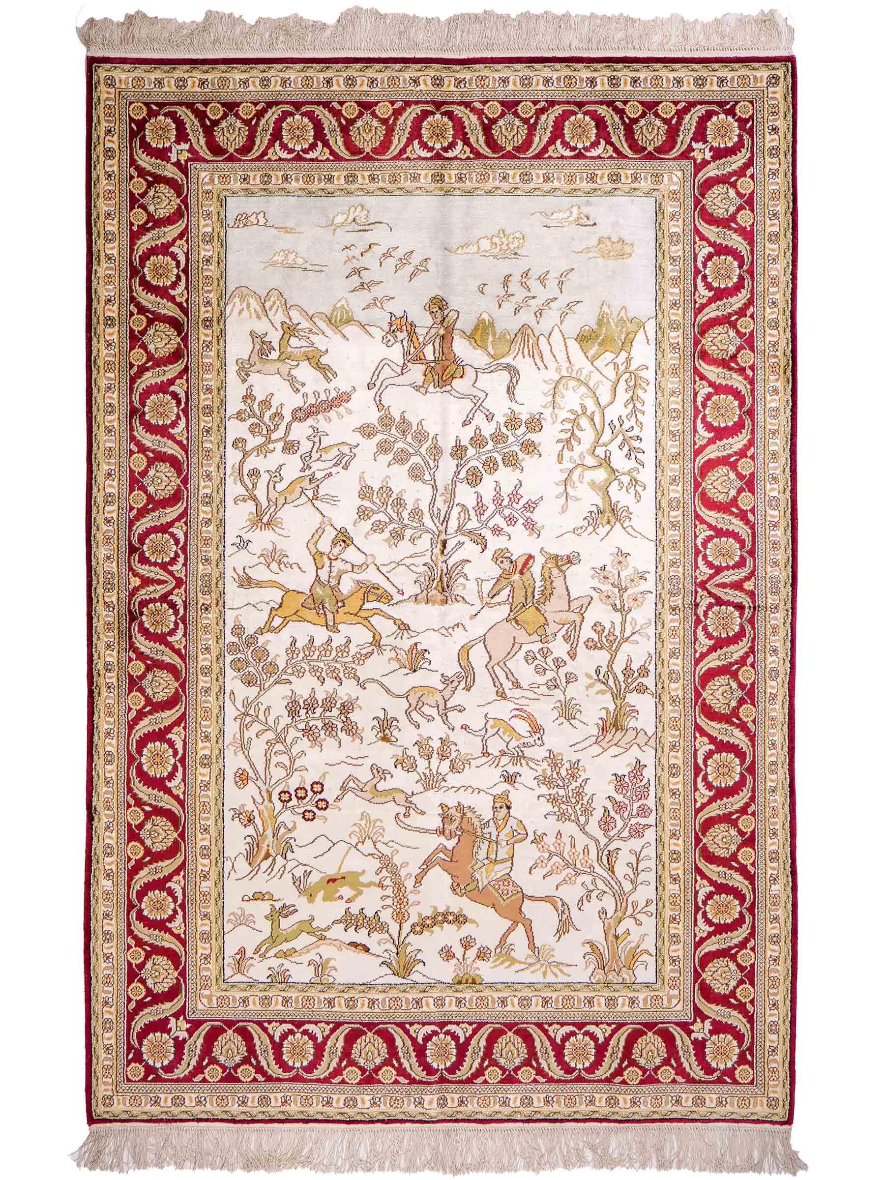 Feiner, handgeknüpfter Art Ghom aus Kunstseide. Ursprung China. Größe: 180 x 124 cm. Hauptfarben: Weiß, Creme, Rot. Vertrieb durch JUPITER Intl.