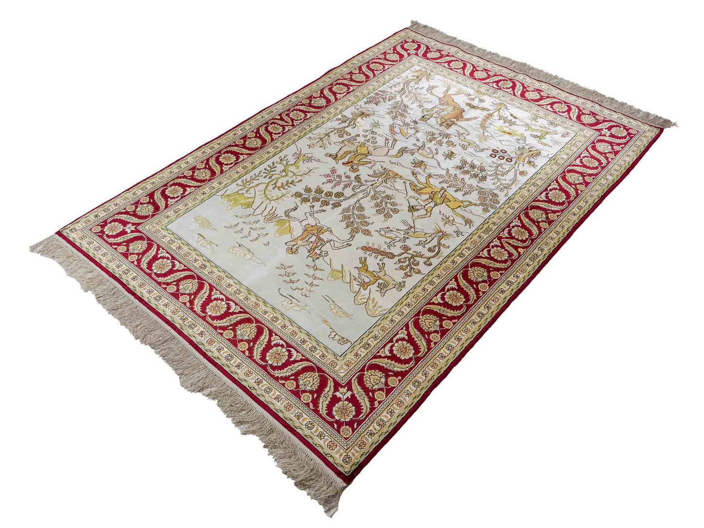 Feiner, handgeknüpfter Art Ghom aus Kunstseide. Ursprung China. Größe: 180 x 124 cm. Hauptfarben: Weiß, Creme, Rot. Vertrieb durch JUPITER Intl.