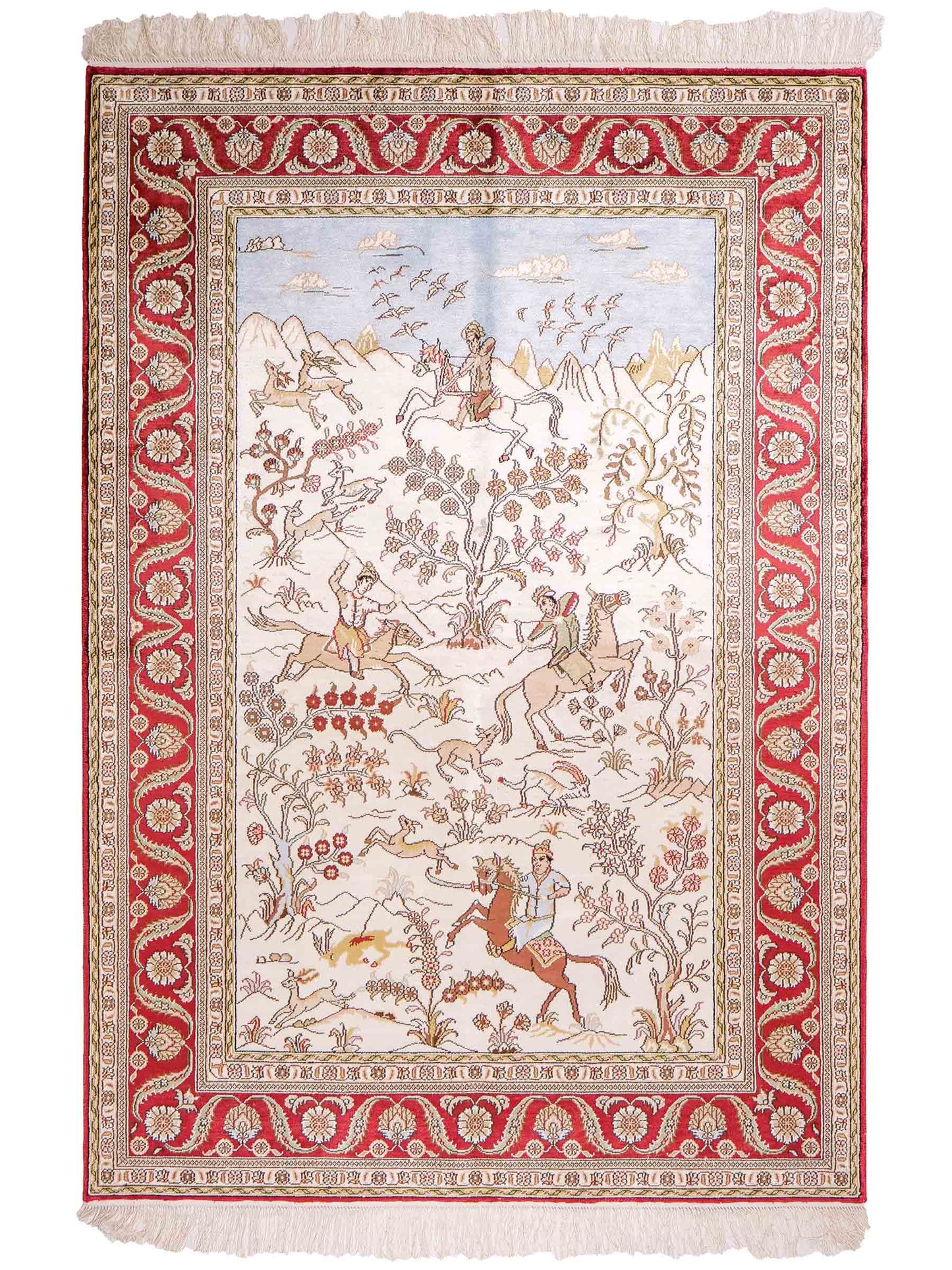 Feiner, handgeknüpfter Art Ghom aus Kunstseide. Ursprung China. Größe: 181 x 125 cm. Hauptfarben: Weiß, Creme, Rot. Vertrieb durch JUPITER Intl.