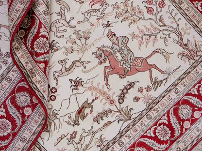 Feiner, handgeknüpfter Art Ghom aus Kunstseide. Ursprung China. Größe: 183 x 123 cm. Hauptfarben: Weiß, Creme, Rot. Vertrieb durch JUPITER Intl.