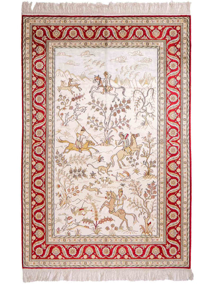 Feiner, handgeknüpfter Art Ghom aus Kunstseide. Ursprung China. Größe: 183 x 124 cm. Hauptfarben: Weiß, Creme, Rot. Vertrieb durch JUPITER Intl.