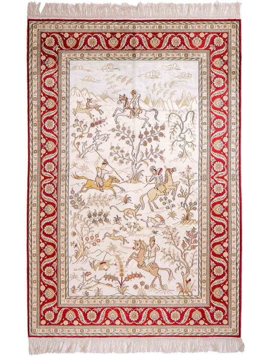 Feiner, handgeknüpfter Art Ghom aus Kunstseide. Ursprung China. Größe: 183 x 124 cm. Hauptfarben: Weiß, Creme, Rot. Vertrieb durch JUPITER Intl.