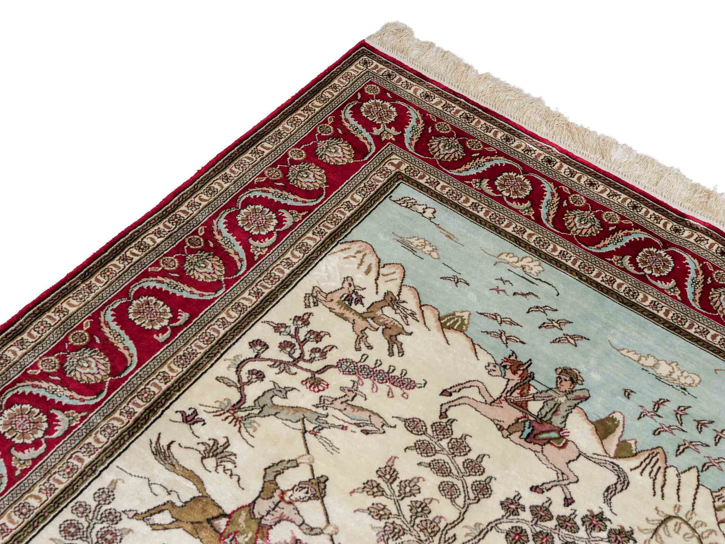 Feiner, handgeknüpfter, chinesischer Orientteppich mit Ghom Design aus Kunstseide, creme, weiß, rot, blau. 183x125 cm. Verkauf durch Jupiter Intl.