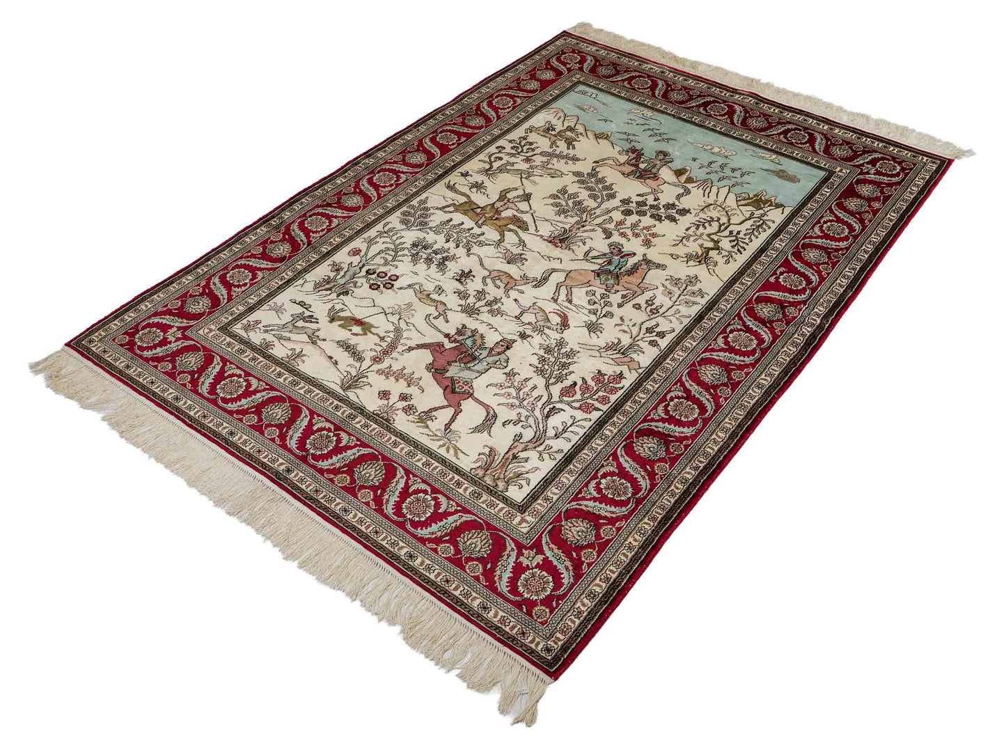 Feiner, handgeknüpfter, chinesischer Orientteppich mit Ghom Design aus Kunstseide, creme, weiß, rot, blau. 183x125 cm. Verkauf durch Jupiter Intl.