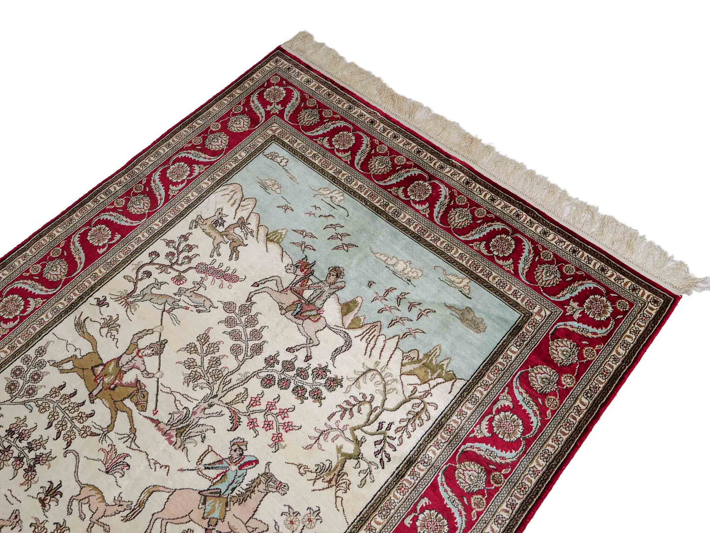 Feiner, handgeknüpfter, chinesischer Orientteppich mit Ghom Design aus Kunstseide, creme, weiß, rot, blau. 183x125 cm. Verkauf durch Jupiter Intl.