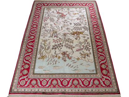 Feiner, handgeknüpfter, chinesischer Orientteppich mit Ghom Design aus Kunstseide, creme, weiß, rot, blau. 183x125 cm. Verkauf durch Jupiter Intl.