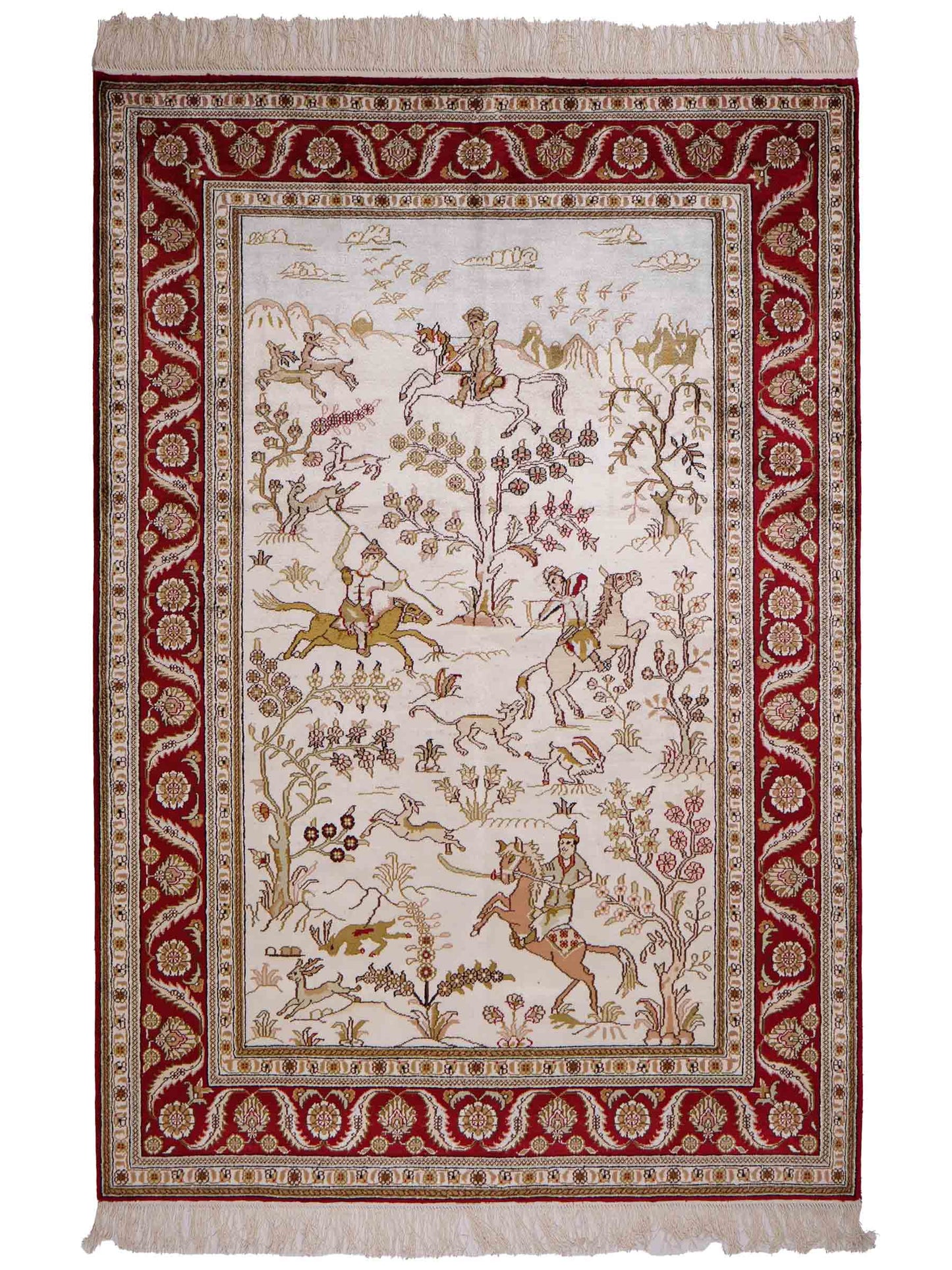 Feiner, handgeknüpfter Art Ghom aus Kunstseide. Ursprung China. Größe: 183 x 126 cm. Hauptfarben: Weiß, Creme, Rot. Vertrieb durch JUPITER Intl.