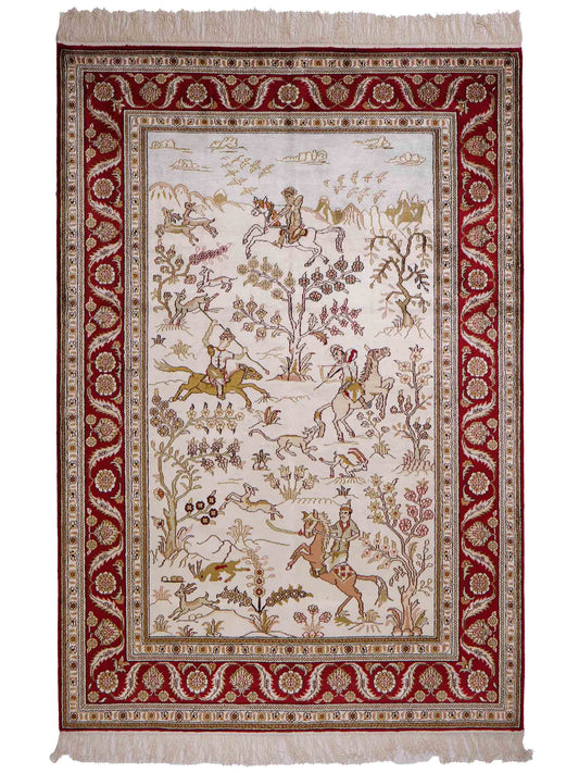 Feiner, handgeknüpfter Art Ghom aus Kunstseide. Ursprung China. Größe: 183 x 126 cm. Hauptfarben: Weiß, Creme, Rot. Vertrieb durch JUPITER Intl.