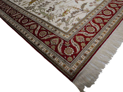 Feiner, handgeknüpfter Art Ghom aus Kunstseide. Ursprung China. Größe: 183 x 126 cm. Hauptfarben: Weiß, Creme, Rot. Vertrieb durch JUPITER Intl.