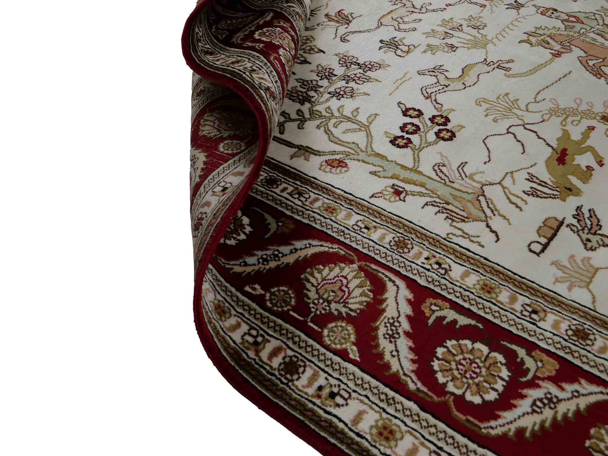 Feiner, handgeknüpfter Art Ghom aus Kunstseide. Ursprung China. Größe: 183 x 126 cm. Hauptfarben: Weiß, Creme, Rot. Vertrieb durch JUPITER Intl.