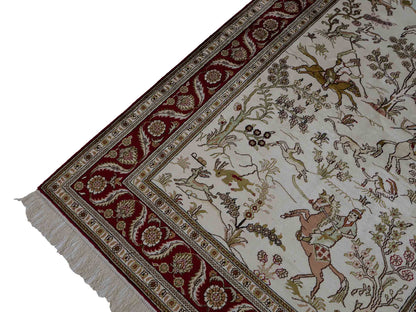 Feiner, handgeknüpfter Art Ghom aus Kunstseide. Ursprung China. Größe: 183 x 126 cm. Hauptfarben: Weiß, Creme, Rot. Vertrieb durch JUPITER Intl.