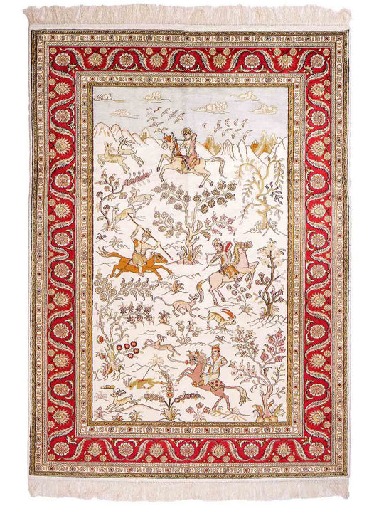 Feiner, handgeknüpfter Art Ghom aus Kunstseide. Ursprung China. Größe: 184 x 125 cm. Hauptfarben: Weiß, Creme, Rot. Vertrieb durch JUPITER Intl.