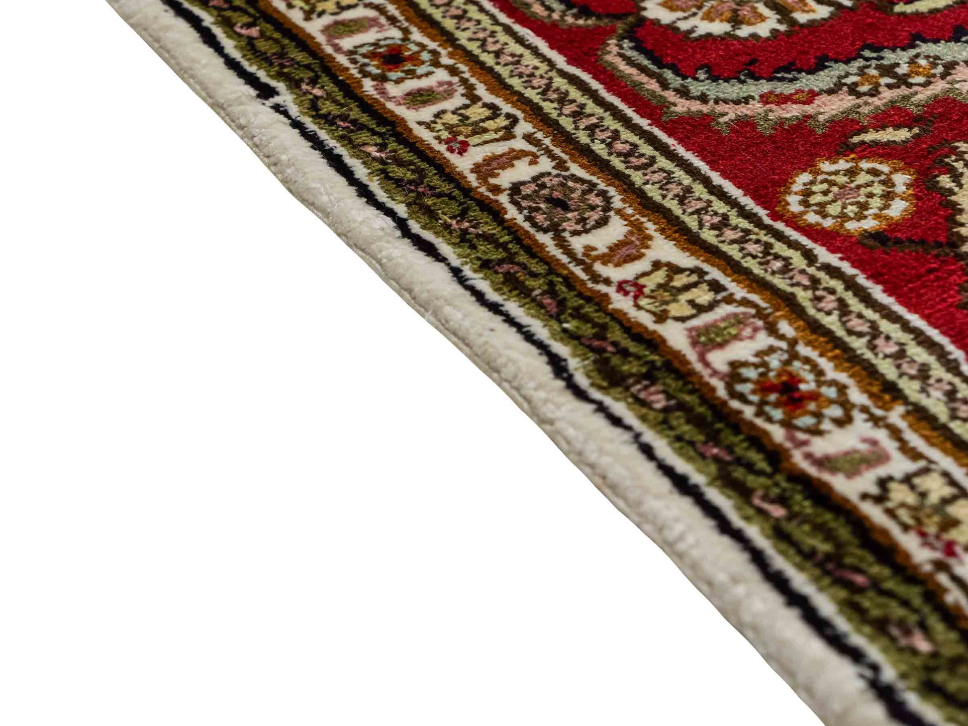 Feiner, handgeknüpfter Art Ghom aus Kunstseide. Ursprung China. Größe: 184 x 125 cm. Hauptfarben: Weiß, Creme, Rot. Vertrieb durch JUPITER Intl.