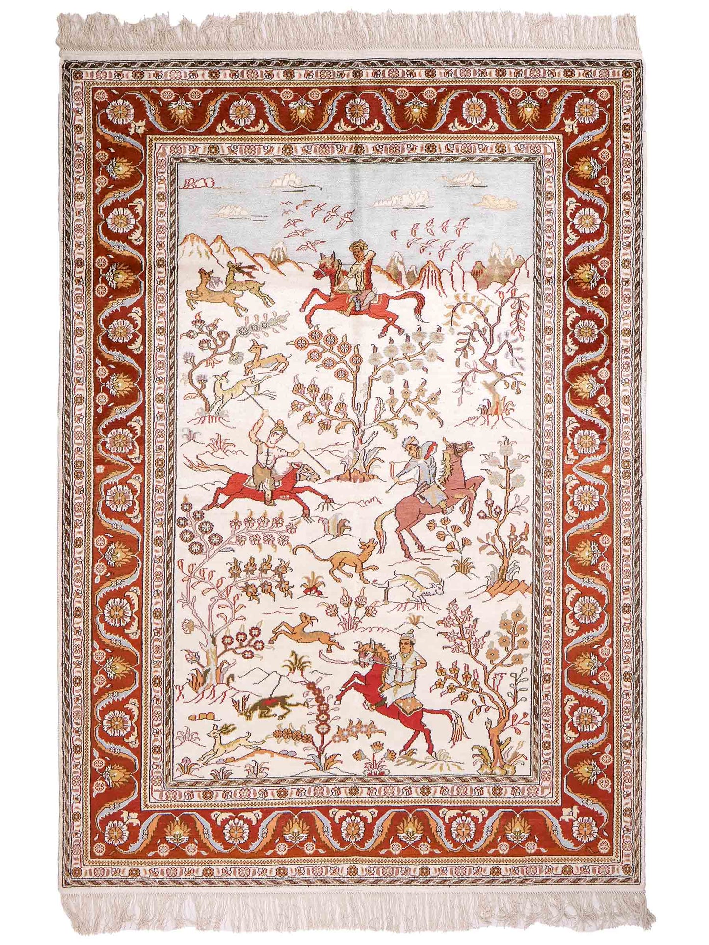 Feiner, handgeknüpfter Art Ghom aus Kunstseide. Ursprung China. Größe: 184 x 125 cm. Hauptfarben: Weiß, Creme, Rot. Vertrieb durch JUPITER Intl.
