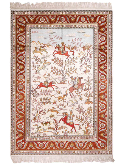 Feiner, handgeknüpfter Art Ghom aus Kunstseide. Ursprung China. Größe: 184 x 125 cm. Hauptfarben: Weiß, Creme, Rot. Vertrieb durch JUPITER Intl.